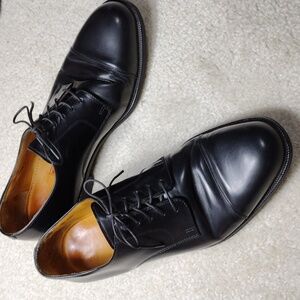 Cole Haan City men's black leather cap toe Oxfords. Size 10.5